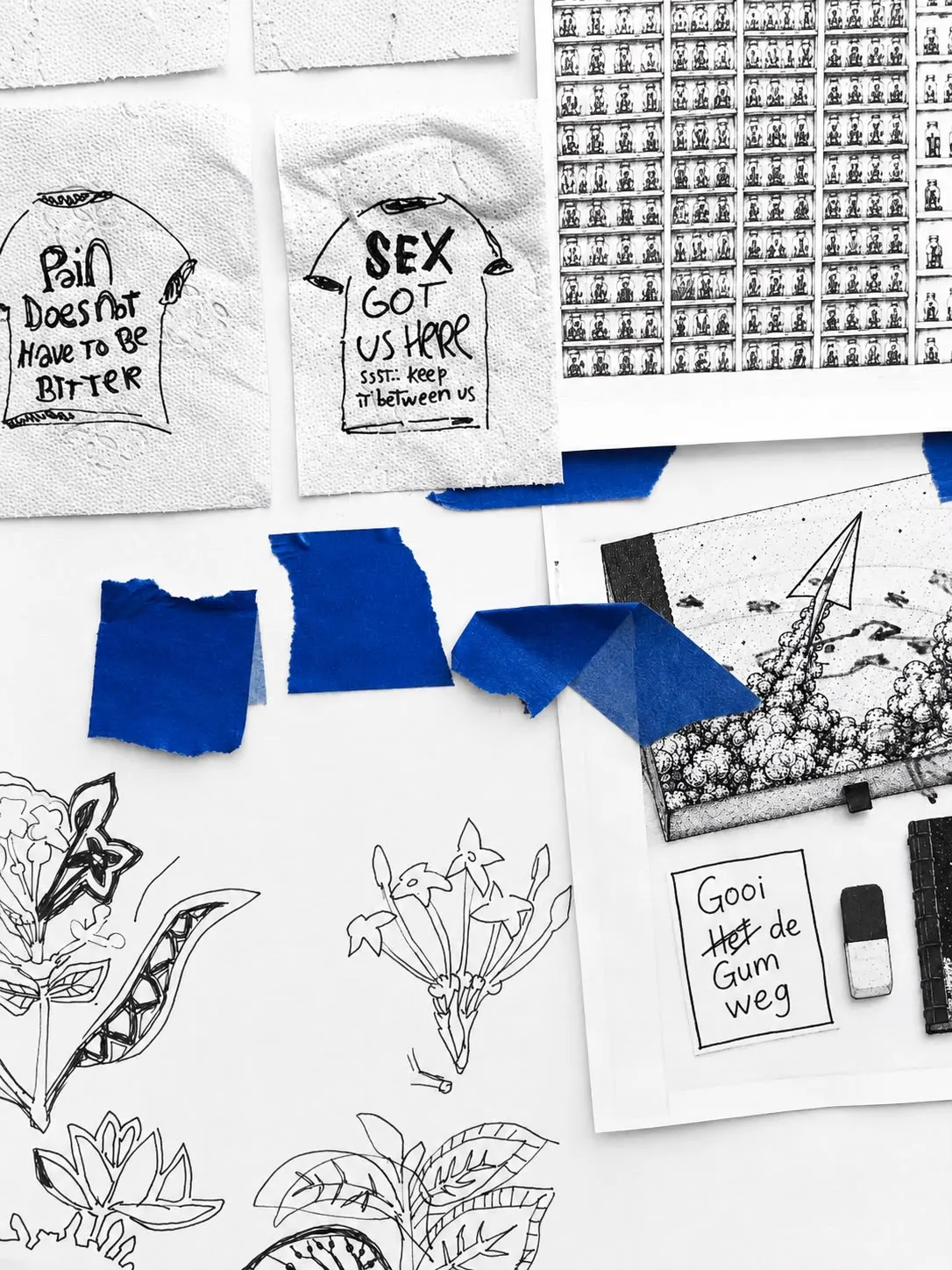 Zwart-witte schetsen en tekstvellen van Francis Sling, met blauwe tape op de muur geplakt: bloemen, T-shirtontwerpen en de tekst "Gooi de gum weg".
